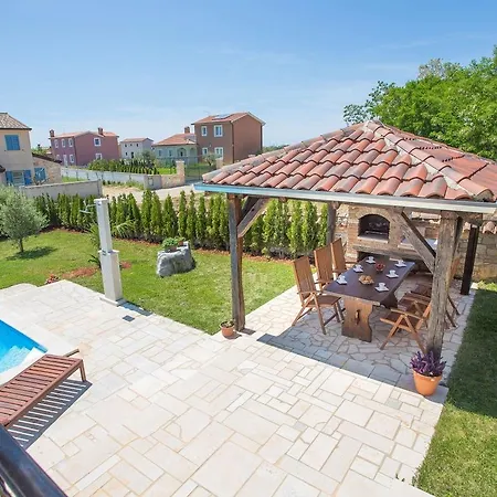 Quaint Stone With Swimming Pool In Kastelir * Babići