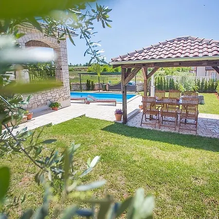 Quaint Stone With Swimming Pool In Kastelir Babići