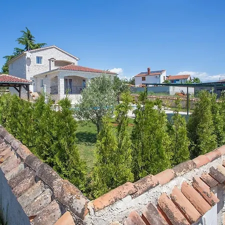 Quaint Stone With Swimming Pool In Kastelir Villa