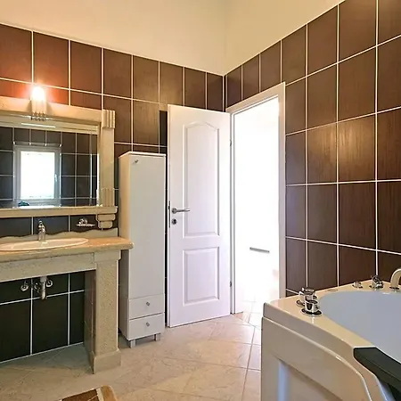 Villa Quaint Stone With Swimming Pool In Kastelir Babići