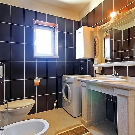 Villa Quaint Stone With Swimming Pool In Kastelir