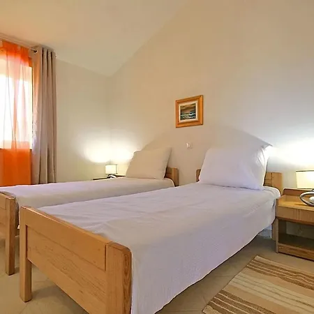 Villa Quaint Stone With Swimming Pool In Kastelir *