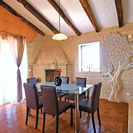 Quaint Stone With Swimming Pool In Kastelir Babići