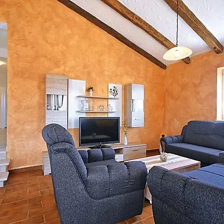 Quaint Stone With Swimming Pool In Kastelir Villa